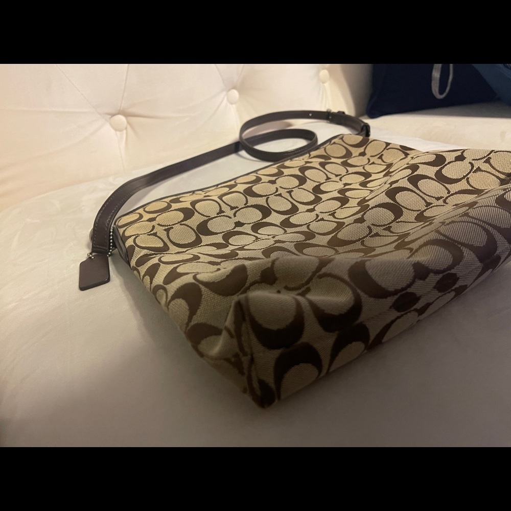Authentic Coach Crossbody - Picture 9 of 12